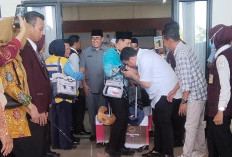 Diantar dan Dilepas Pejabat Kota, Wali Kota Bengkulu dan Istri Berangkat ke Tanah Suci