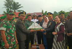 HUT Bhayangkara ke-80: Personel TNI Kodim 0425 Geruduk Mapolres Seluma, Bawa Nasi Tumpeng