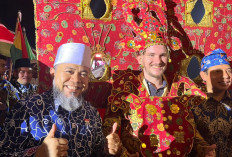 Gubernur Helmi Hasan: Event Karnaval Batik Internasional Bangkitkan Ekonomi 