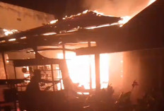 2 Rumah Semi Permanen di Padang Ulak Tanding Rejang Lebong Terbakar