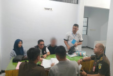 Dua Kali Gagal Praperadilan, Kades Teluk Anggung MNW Kini Diserahkan ke Jaksa
