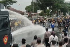 Ratusan Massa Gelar Demo di Depan Kantor Gubernur Bengkulu