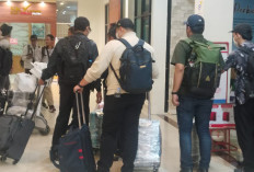 Penggeledahan di Rumah Kadis PUPR Kota Selesai, KPK Bawa 6 Koper