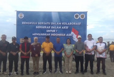 Indonesia Asri, BPTD Kelas III Bengkulu Berkolaborasi Dengan Polda Bengkulu Bersihkan Pantai Bengkulu 