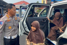 Dirlantas Polda Bengkulu Ajak Pelajar Naik Mobil Patwal Sembari Kenalkan Rambu Lalu Lintas