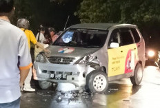 Tabrak Mobil Maxim di Pantai Panjang, Pengendara Vario Dilarikan ke Rumah Sakit