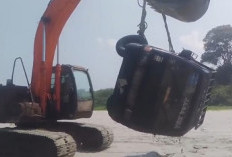 Heboh! Mobil Pick Up Terguling di Pantai Muara Martan Seluma, Begini Kronologinya 