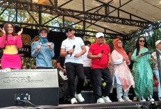 Membludak, Bupati dan Wabup Seluma Gelar Pesta Rakyat di Pantai Pandan Sari Penago I