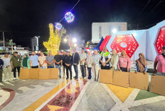 Walikota Serahkan 50 Unit Meja Portable untuk UMKM di Belungguk Point 