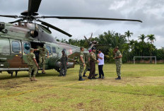 Gunakan Helikopter Super Puma, Menhan RI Sjafrie Sjamsoeddin Disambut Bupati Seluma Teddy Rahman 