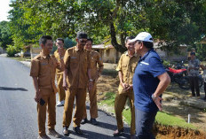 Wagub Mian Tinjau Progres Jalan di Marga Sakti Sebelat, Warga Gelar Syukuran