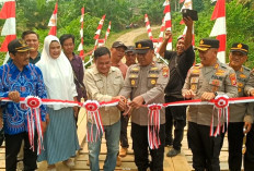Kapolres Seluma Resmikan Jembatan Swadaya Muara Nibung-Giri Mulya