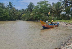 Bahaya, Puluhan Nelayan Bunga Mas Bengkulu Selatan Menggunakan Perahu Tidak Standar 