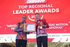 Bupati Bengkulu Tengah Rachmat Riyanto Terima Penghargaan Disway Top Regional Leader Awards 2026