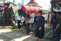Ratusan Pelayat Antar Jenazah Ayahanda Bupati Seluma Teddy Rahman, Gubernur Helmi Sambangi Rumah Duka