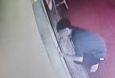Pencuri Uang Kotak Amal di Masjid Baiturrahim Simpang Lima Kota Bengkulu Terekam CCTV