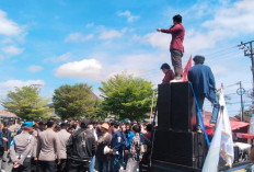 Mahasiswa Bengkulu Gelar Unjuk Rasa di DPRD Provinsi Bengkulu 