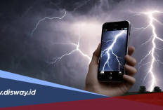 Mitos atau Fakta? Petir Bisa Menyambar HP Saat Hujan
