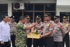 Polsek Selebar dan Kampung Melayu Bawa Tumpeng ke Koramil 407-07 Bengkulu