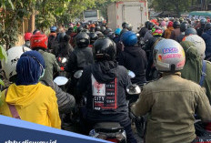 Tips Menghemat Konsumsi BBM Motor Matic Saat Terjebak Kemacetan Parah di Jam Kerja