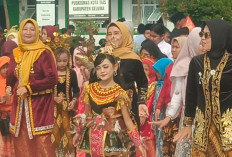 Peringatan Hardiknas 2026, Siswa dan Guru di Seluma Kenakan Pakaian Adat Nusantara 