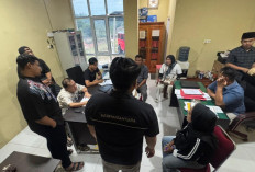Keluarga Antar Pelaku Pencurian Sepeda Motor ke Polres Bengkulu Tengah