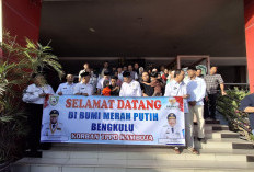 Sujud Syukur, 4 Warga Bengkulu yang Tertipu di Kamboja Tiba di Bandara Fatmawati