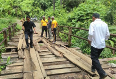 Kapolres Seluma Turun Tangan Tinjau Jembatan Air Paungan yang Rusak Parah