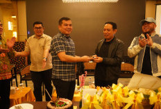 Walikota Dedy Beri Kejutan Ulang Tahun untuk Kapolresta Bengkulu di Acara FGD Forkopimda