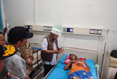 Helmi Hasan Sambangi Pasien RSUD Arga Makmur, Pesannya ke Perawat Bikin Tersentuh