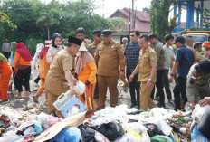 Aksi Buang Sampah di Kantor Walikota Bengkulu Bikin Wakil Walikota Bengkulu Meradang