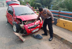 Mobil Dokter Asal Muara Enim Ringsek Dihantam Mobil Suzuki APV