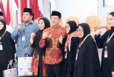 Lepas 1.231 Calon Jemaah Haji, Walikota Bengkulu Beri Bingkisan Batik Besurek  