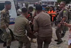 Satpol PP Kota Bengkulu Evakuasi ODGJ yang Ditemukan Terkapar, Diduga Teguk Air Aki
