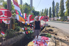 Modal Naik Harga Tak Berubah, Curhat Pedagang Bendera Musiman Momen 17 Agustus di Bengkulu Utara 