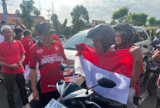 Semarakkan HUT RI ke-81, Wali Kota Bengkulu Dedy Wahyudi dan Jajaran Bagikan 5.000 Bendera di Belungguk Point