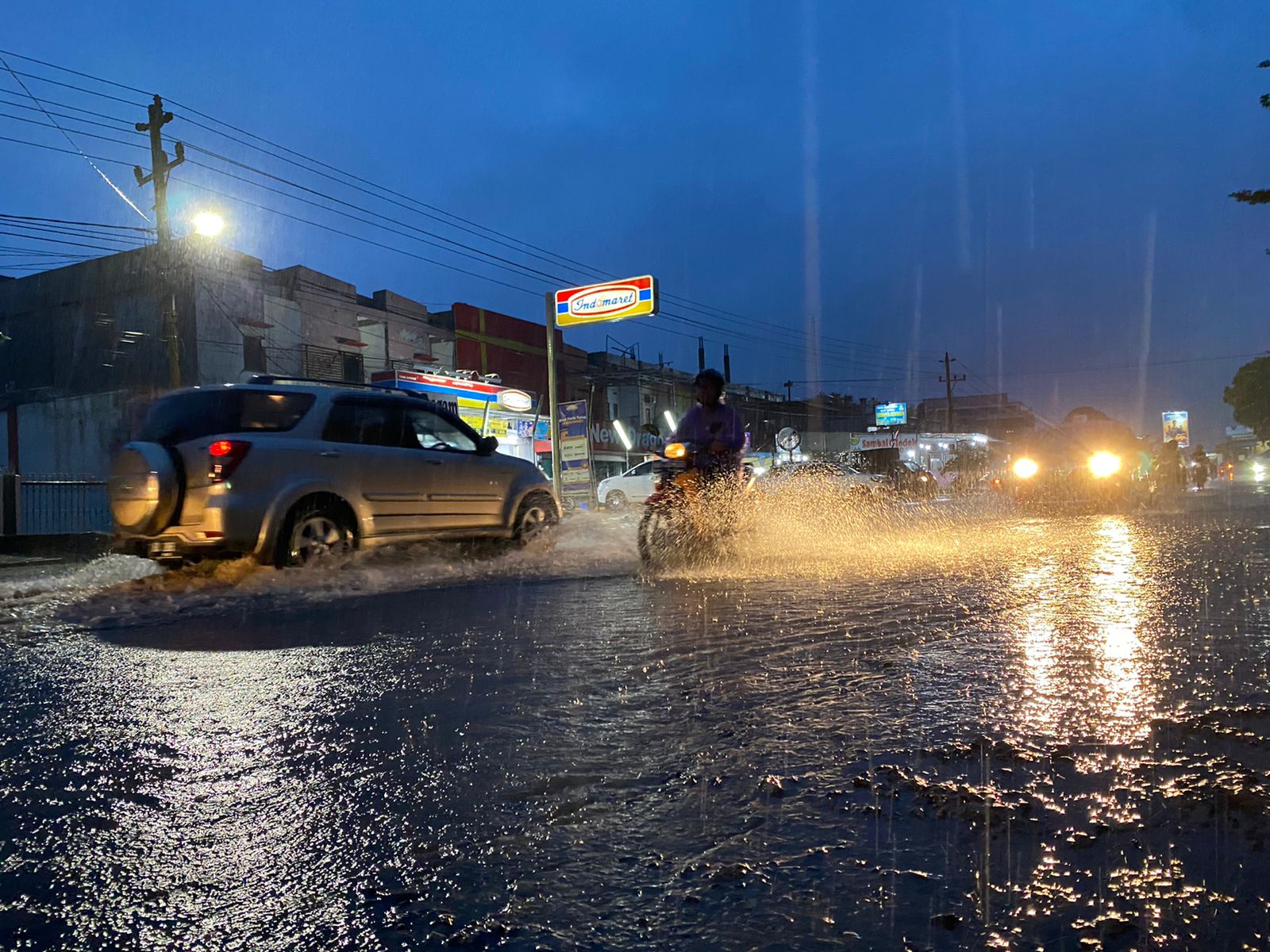 Hujan Sejak Sore, Jalan Kalimantan Kembali Tergenang Air