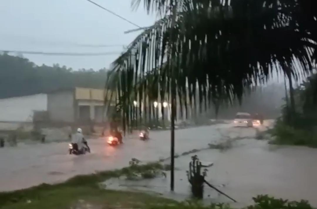 Jalan Nasional Di Bengkulu Tengah Banjir