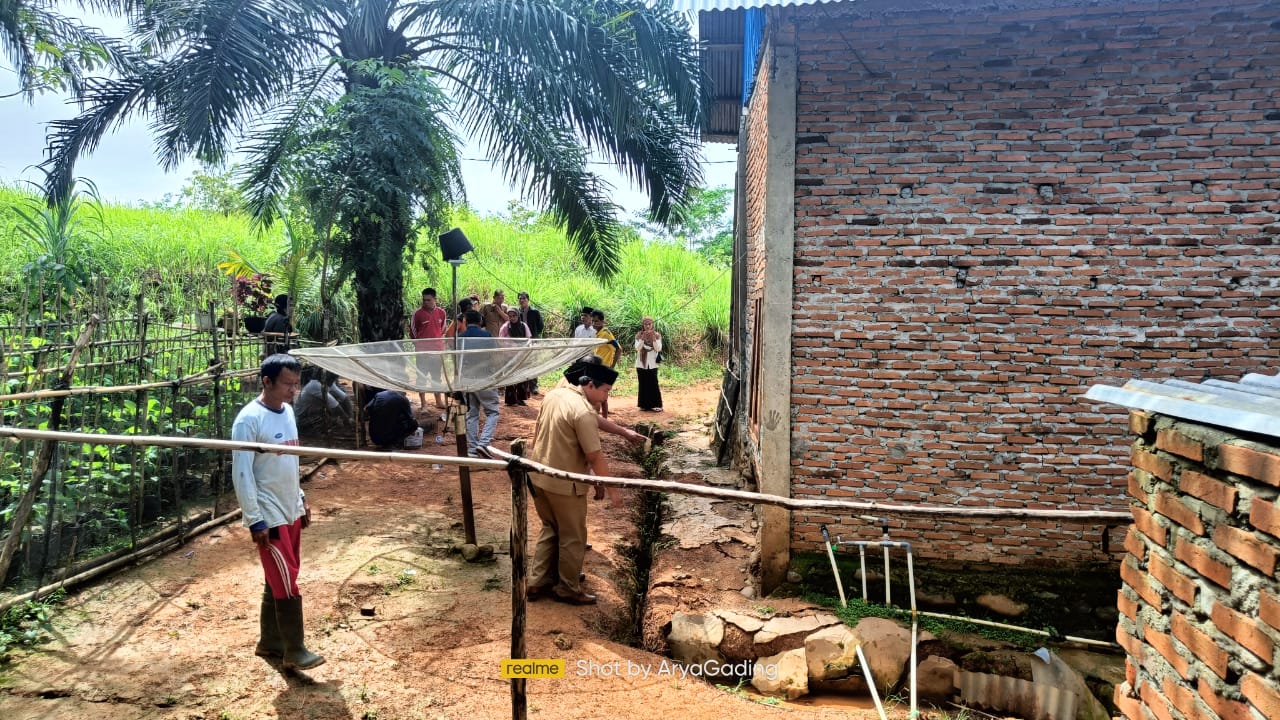 Tanah Labil, Tiga Rumah Warga Seluma Nyaris Ambruk