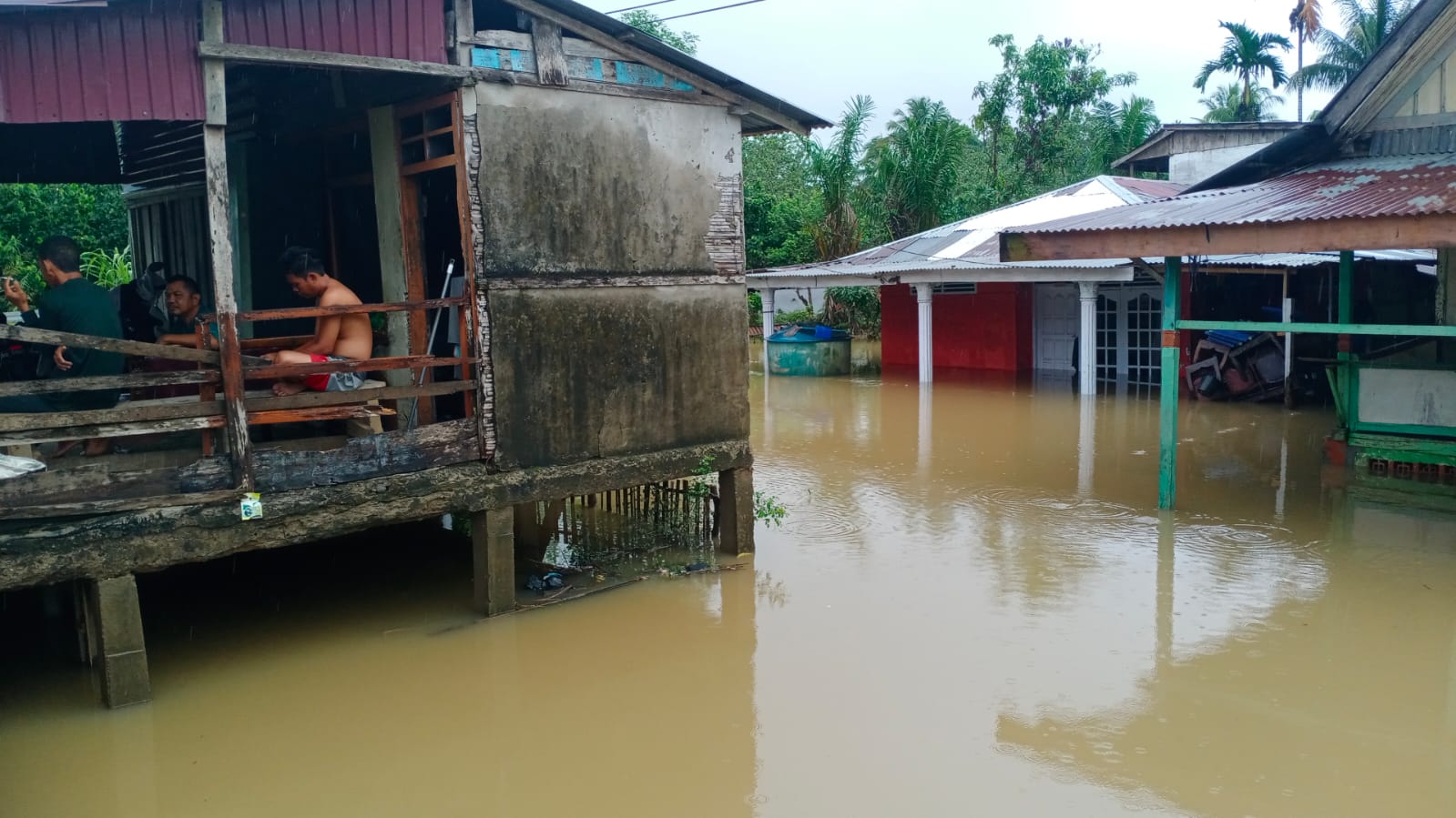 Warga Tanjung Agung & Tanjung Jaya Bersiap Hadapi Banjir Susulan
