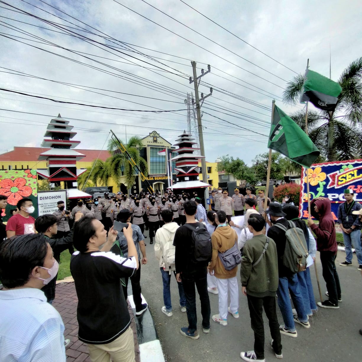 Tuntut Tindakan Represif, HMI Demo di Depan Polda Bengkulu