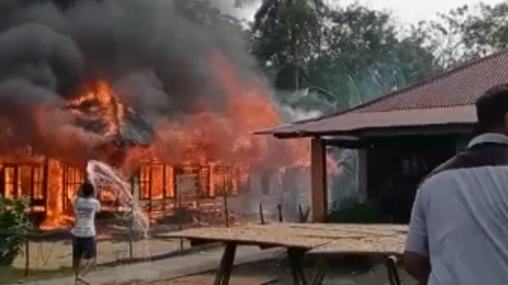 Diduga Korsleting Listrik, Rumah Warga BP II Hangus Terbakar