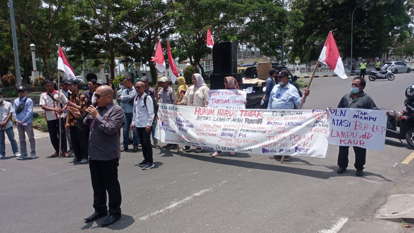 Datangi PLN UP3 Bengkulu, Massa Keluhkan Listrik di Kaur Sering Padam