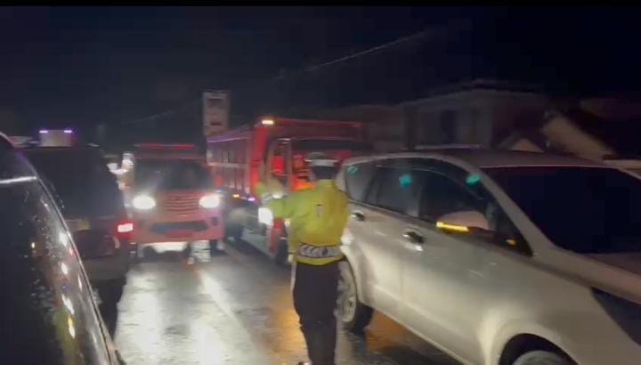 Aksi Heroik Satlantas Kepahiang Selamatkan Ambulance dari kemacetan