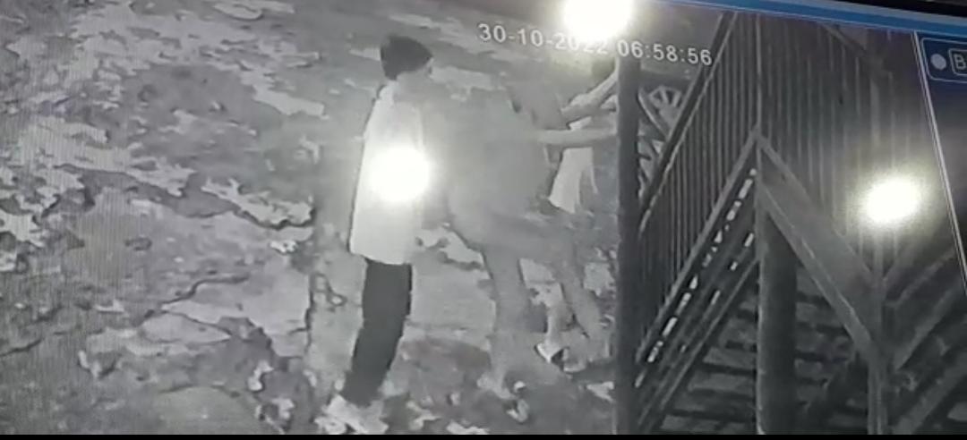 Tiga Remaja Tertangkap CCTV Beraksi di Alfamart