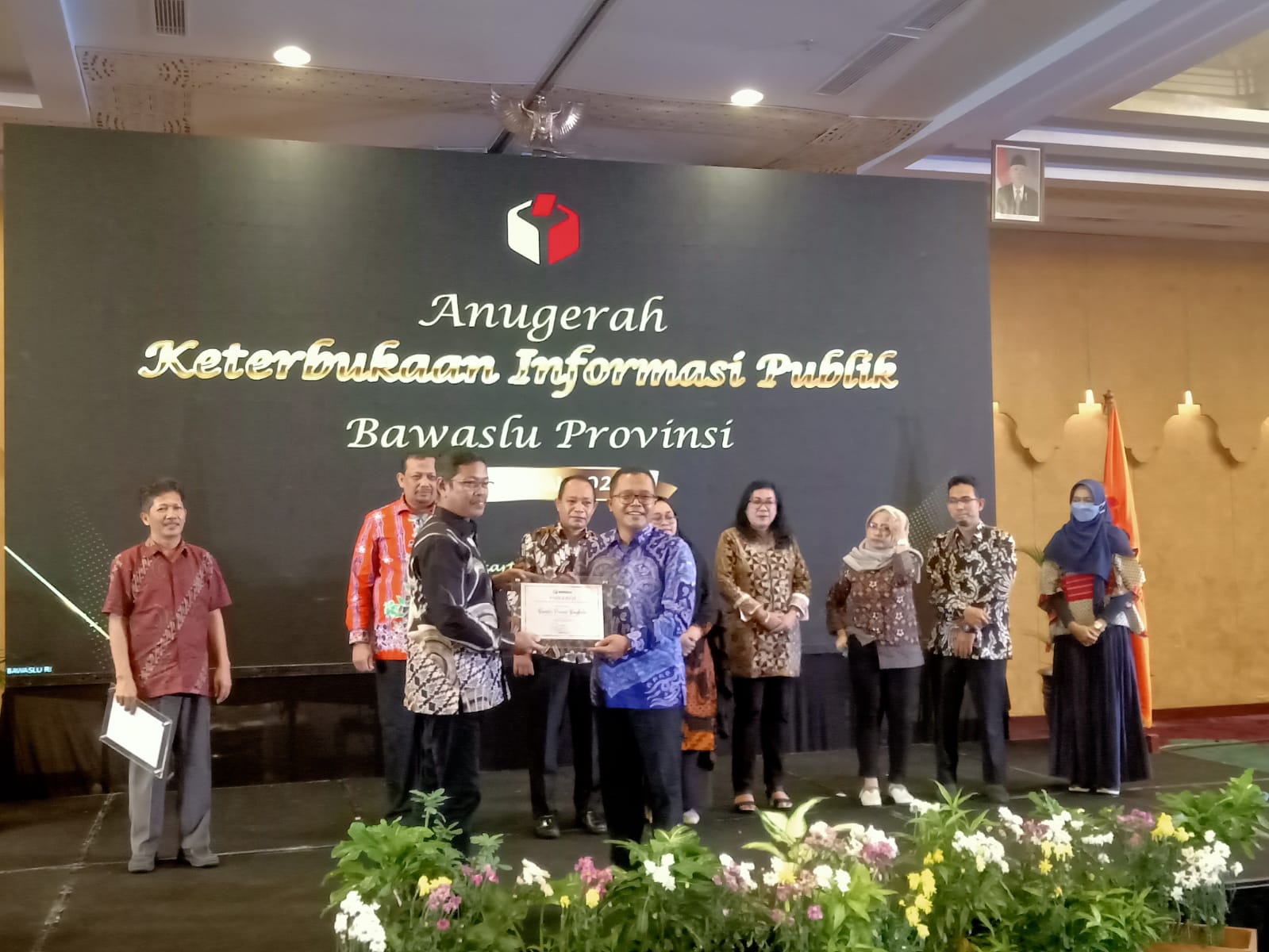 Bawaslu Provinsi Bengkulu Raih Penghargaan Lembaga Informatif