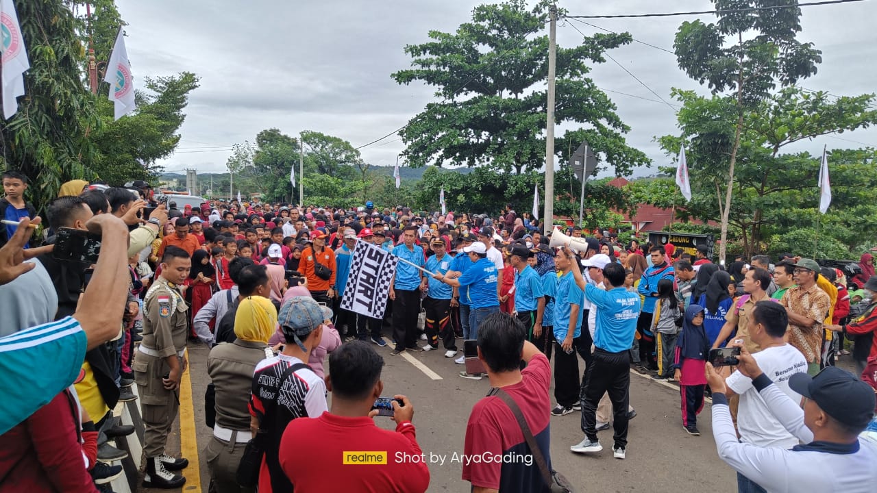Ribuan Pelajar Seluma Semarakan Jalan Santai HUT PGRI ke-77