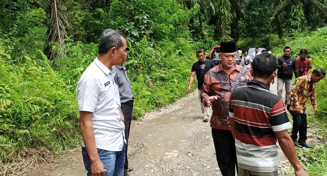 Sudah Belasan Tahun, Jalan Tanjung Aur II Tak Diperbaiki