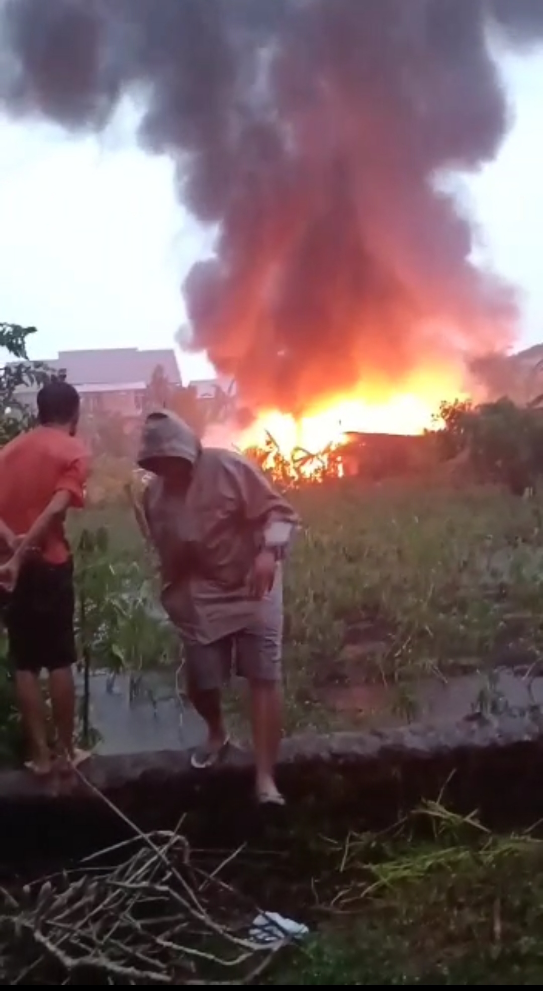 Dua Rumah Semi Permanen di Bentiring Permai Ludes Terbakar